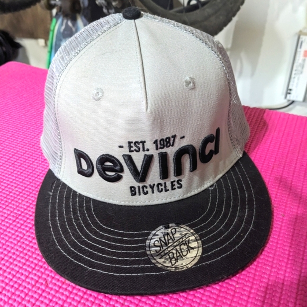 Devinci Bicycls Snapback Trucker Hat